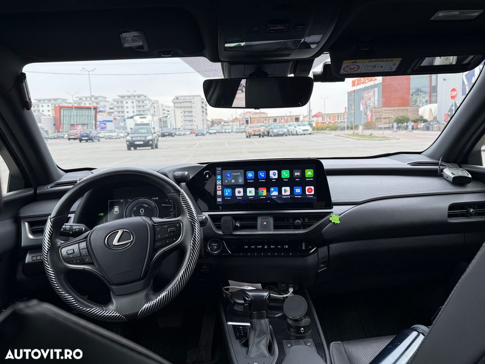 Lexus UX - 5