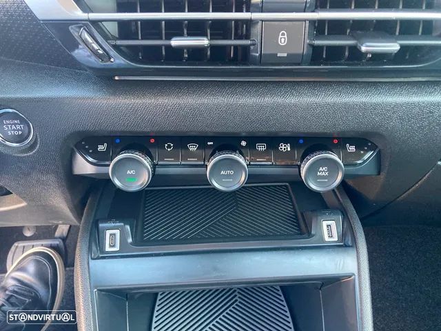 Citroën C4 PureTech 130 Stop&Start EAT8 SHINE - 29