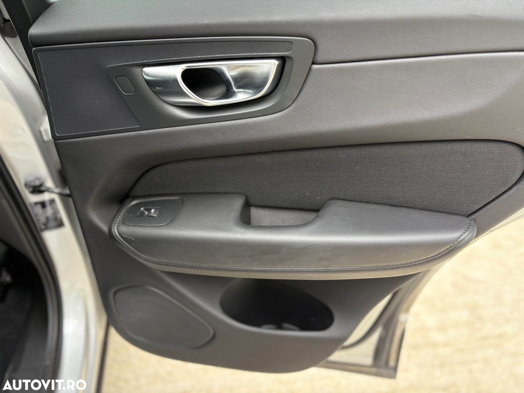 Volvo XC 60 B4 MHEV AWD Momentum Pro - 18