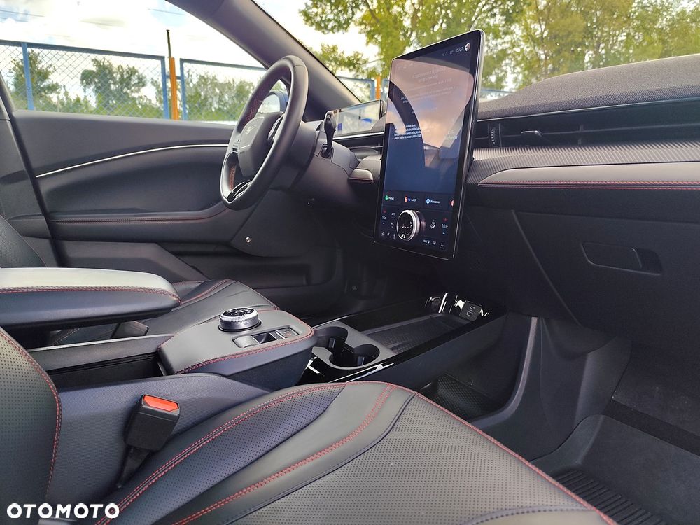 Ford Mustang Mach-E AWD PREMIUM - 11
