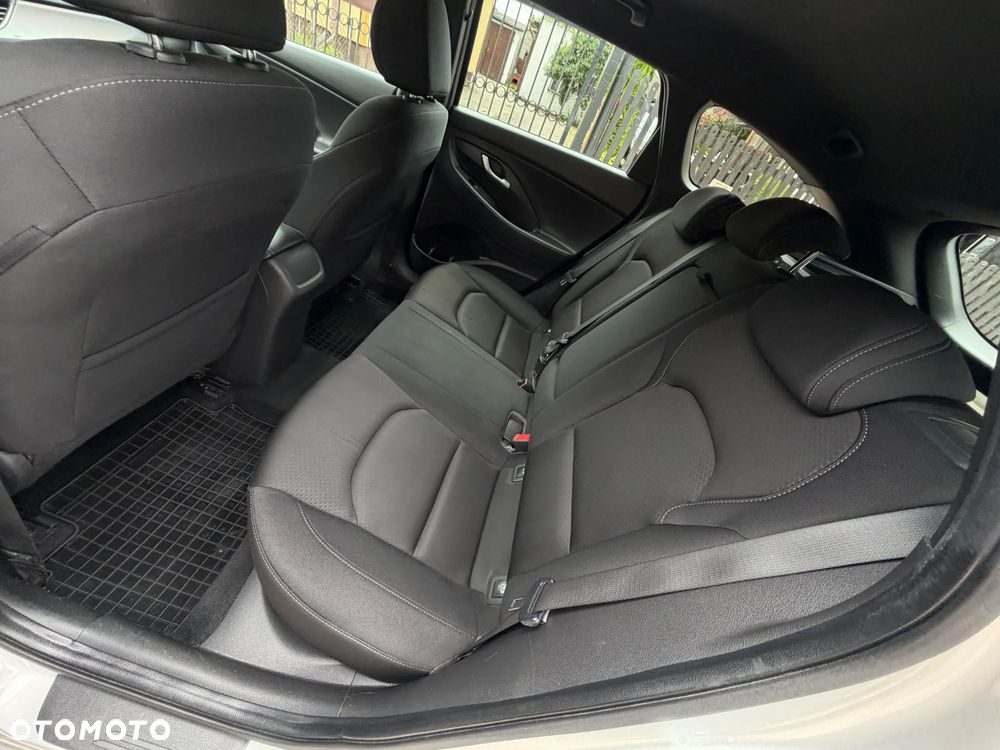 Hyundai i30 1.6 D Comfort DCT - 33