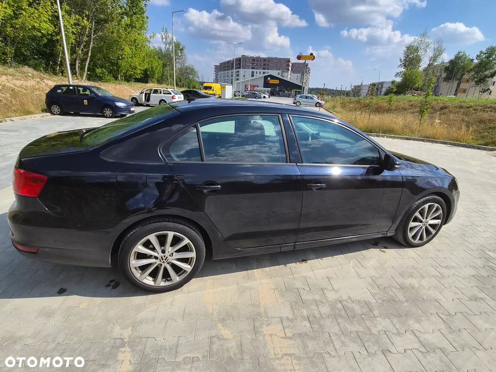 Volkswagen Jetta 1.6 TDI Trendline - 10