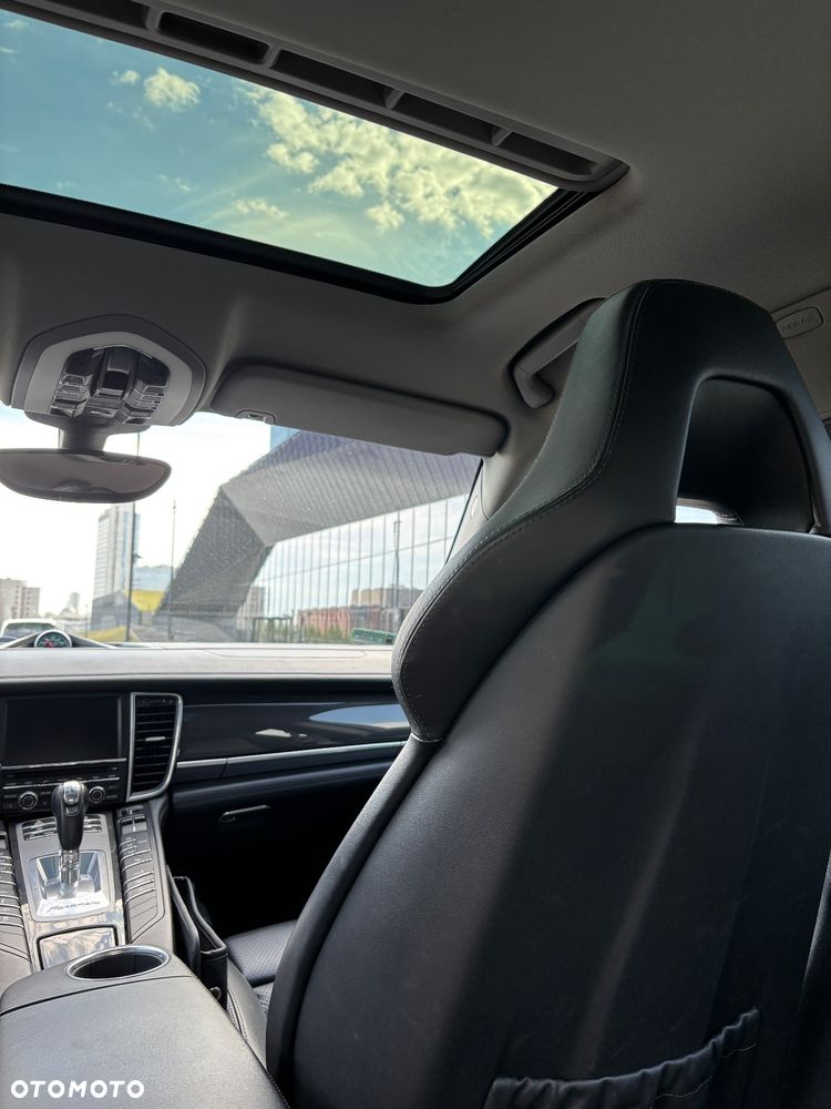 Porsche Panamera 4S - 24