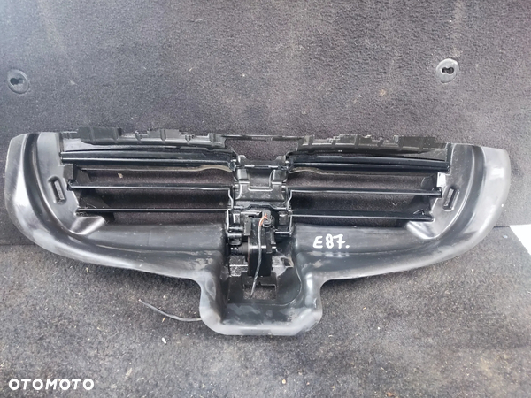 BMW E87 EŻALUZJA GÓRNA WLOT KIEROWNICA POWIETRZA 7174450