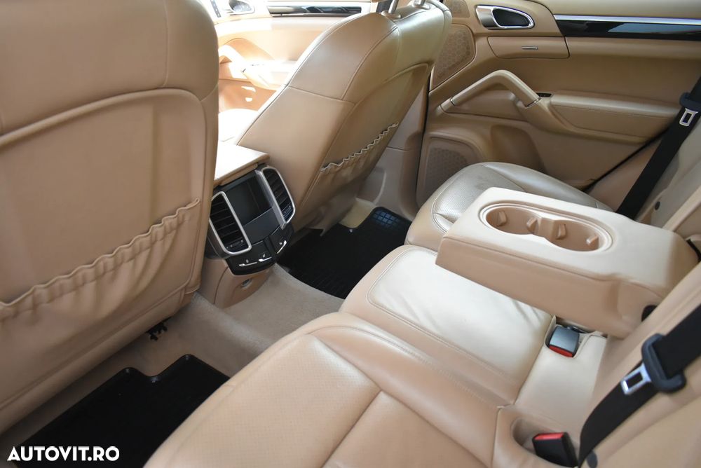 Porsche Cayenne - 25