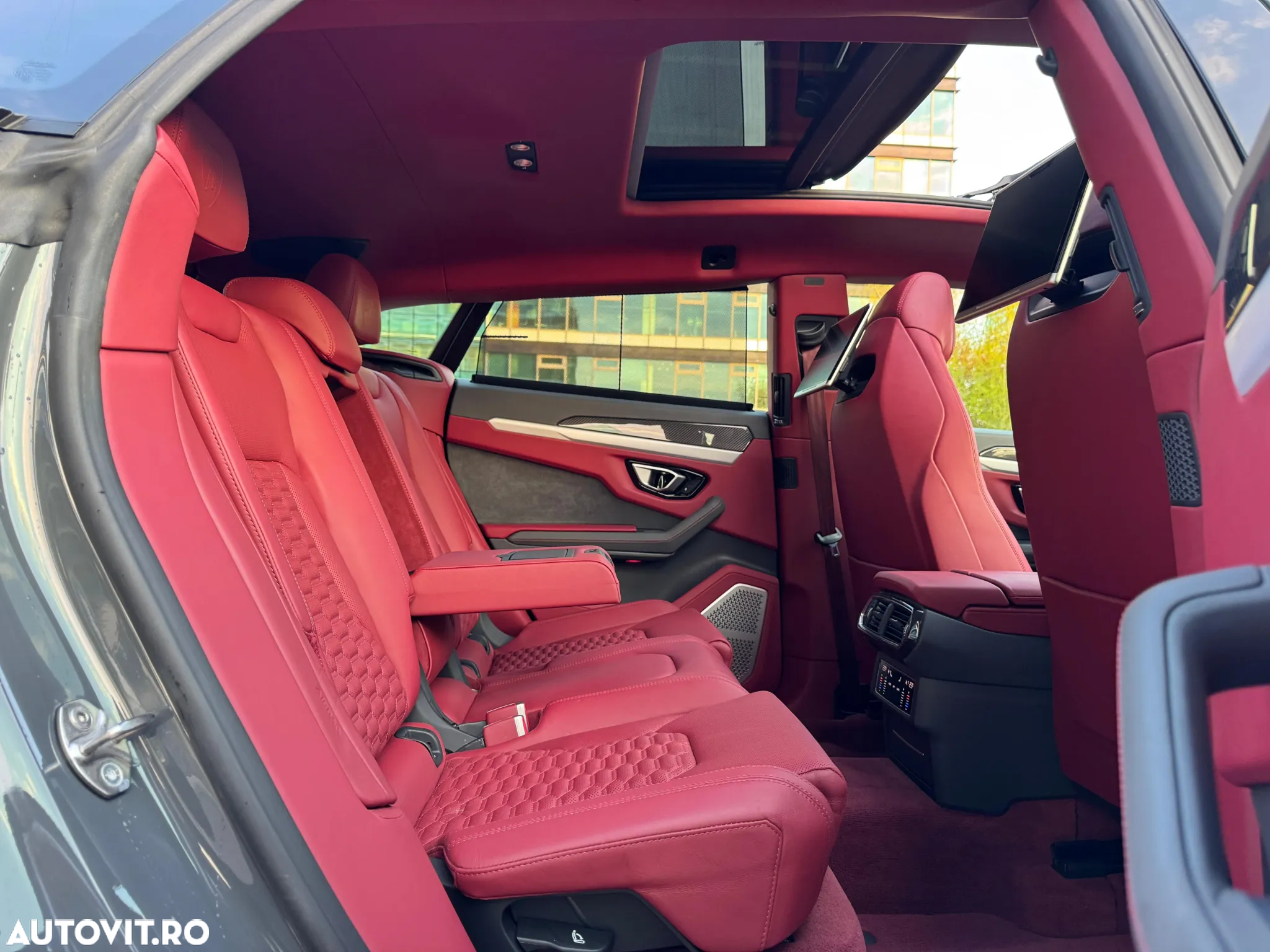 Lamborghini URUS Standard - 19
