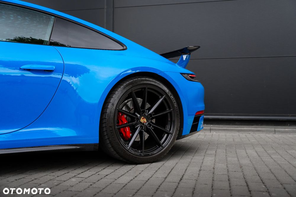 Porsche 911 Carrera 4S - 7