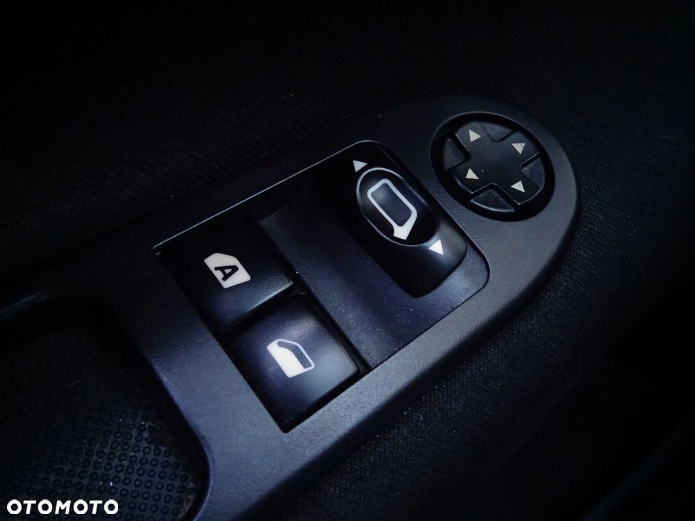 Peugeot 207 - 12