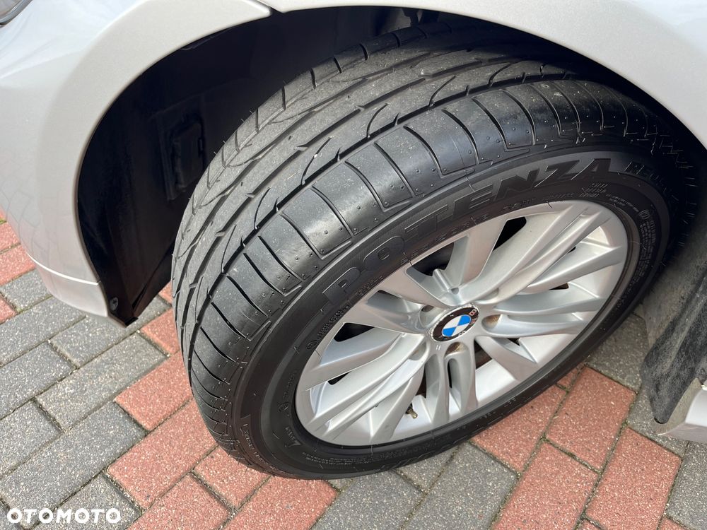 BMW Seria 3 318i Touring - 31