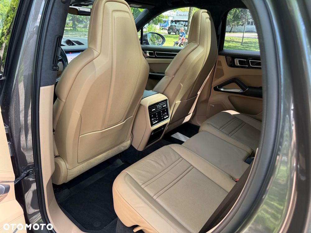 Porsche Cayenne - 31