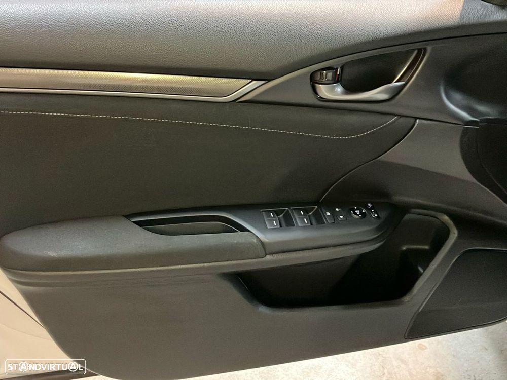 Honda Civic 1.0 i-VTEC Elegance - 18