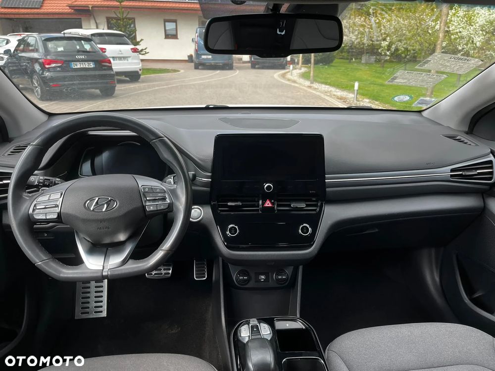 Hyundai IONIQ - 16