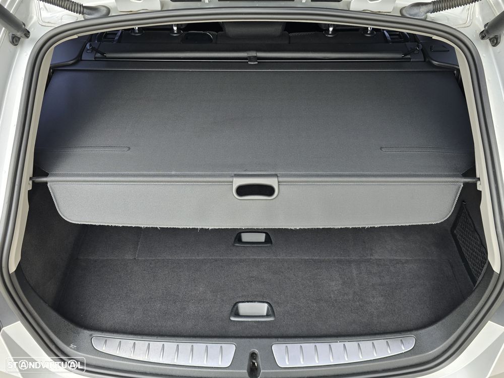 BMW 318 d Sport Line - 25