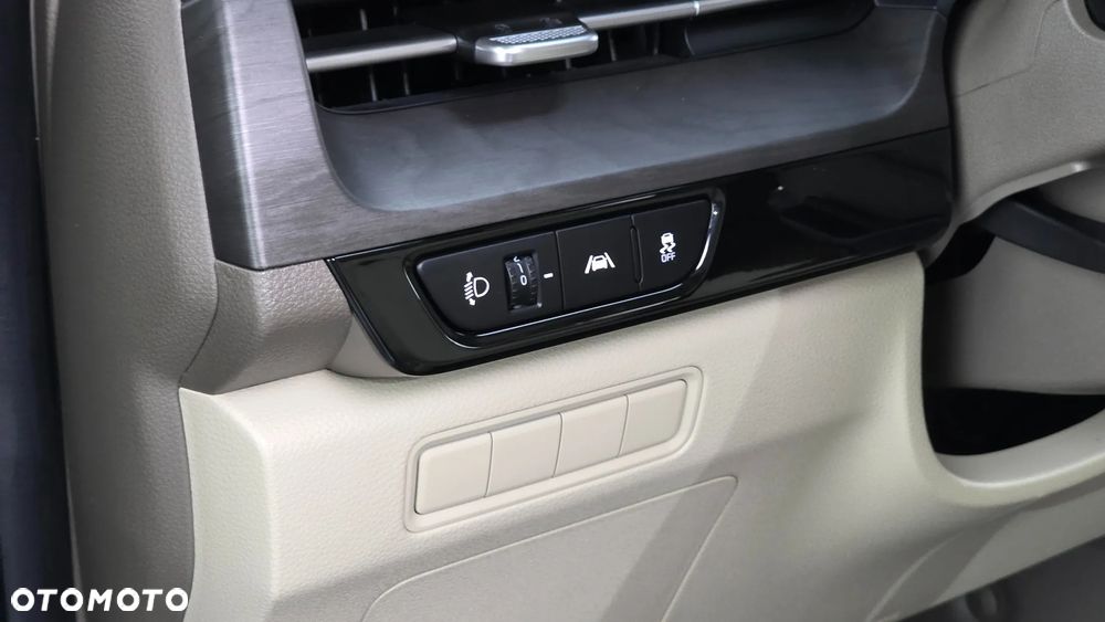 Kia Carnival - 16
