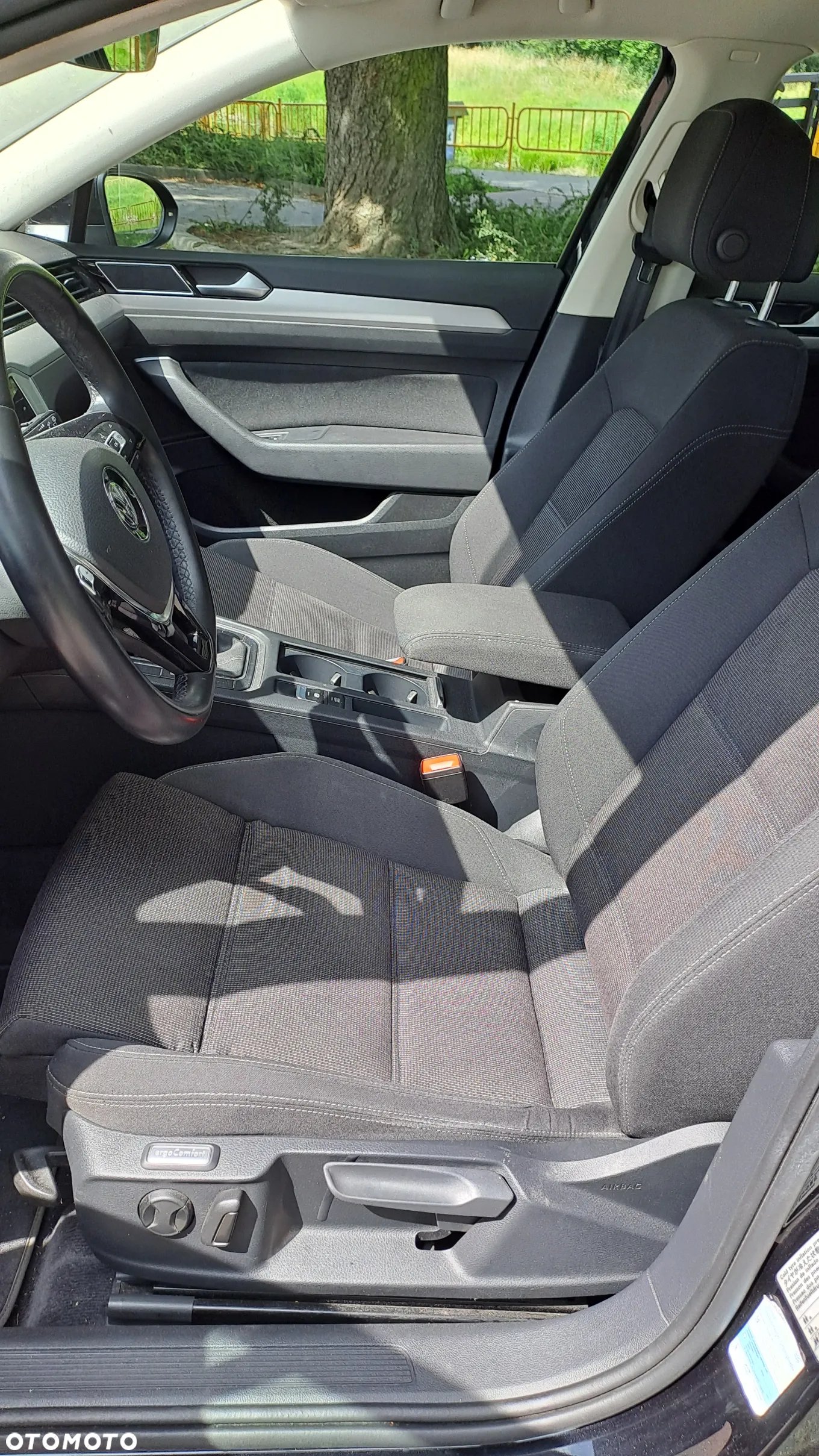 Volkswagen Passat 2.0 TDI SCR Comfortline - 11