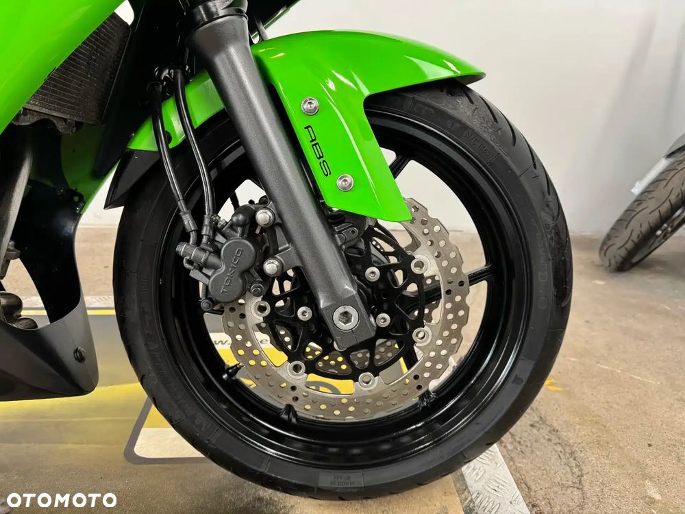 Kawasaki ER - 8