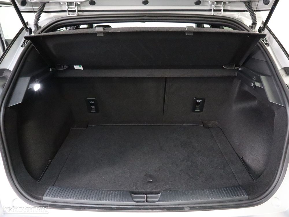 MG MG4 64 kWh Luxury - 24