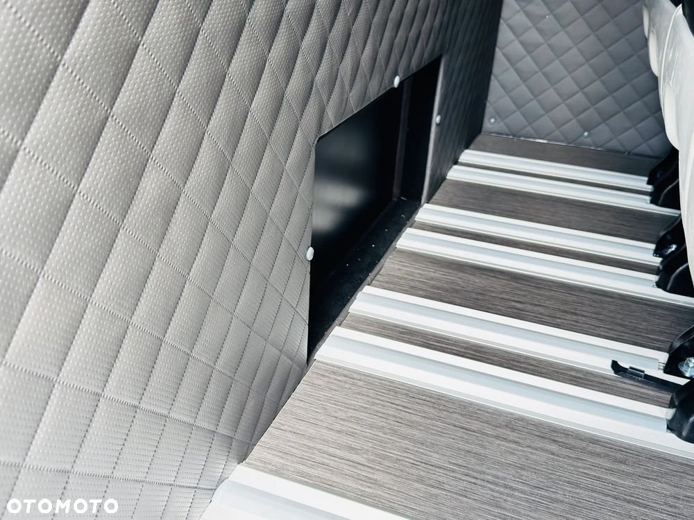 Mercedes-Benz 317 CDI Furgon długi PRO Brygadowy 7 osób - 29