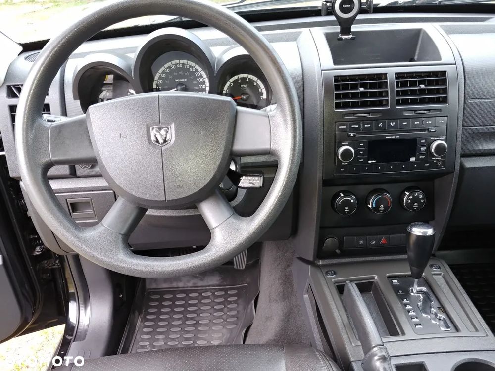 Dodge Nitro - 31