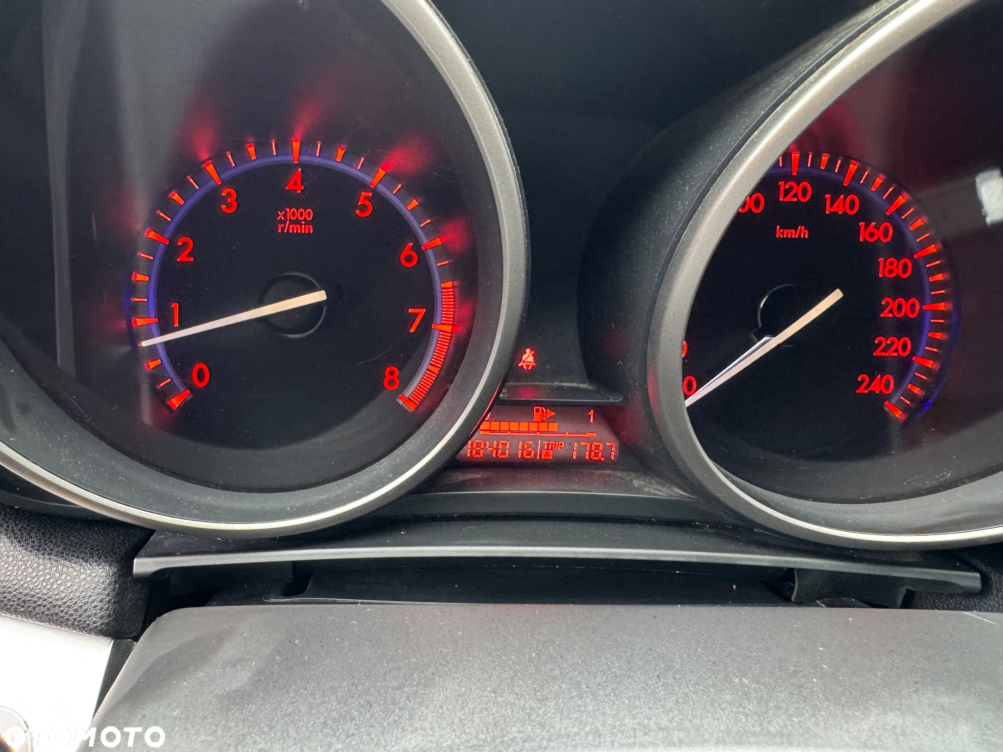 Mazda 3 1.6 Exclusive + - 23