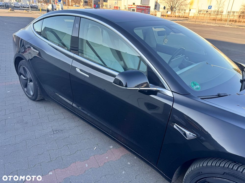 Tesla Model 3 - 4
