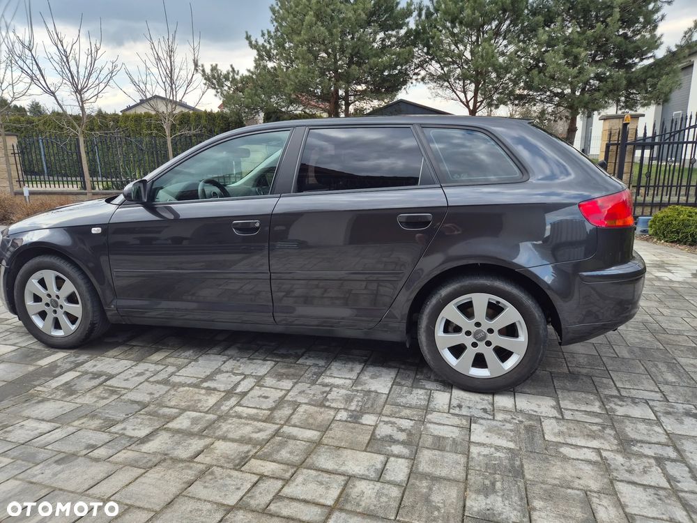 Audi A3 Sportback 1.6 Ambiente - 2