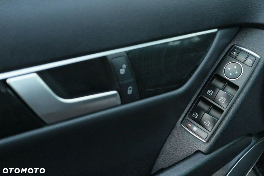 Mercedes-Benz Klasa C 350 BlueEff 4-Matic Avantgarde - 18