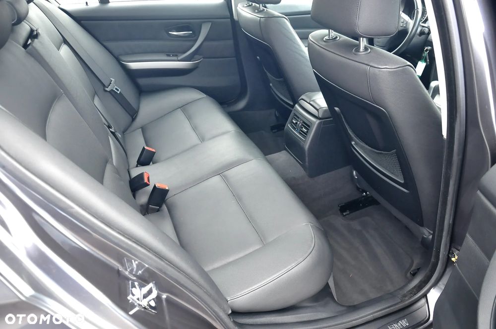 BMW Seria 3 325i - 30