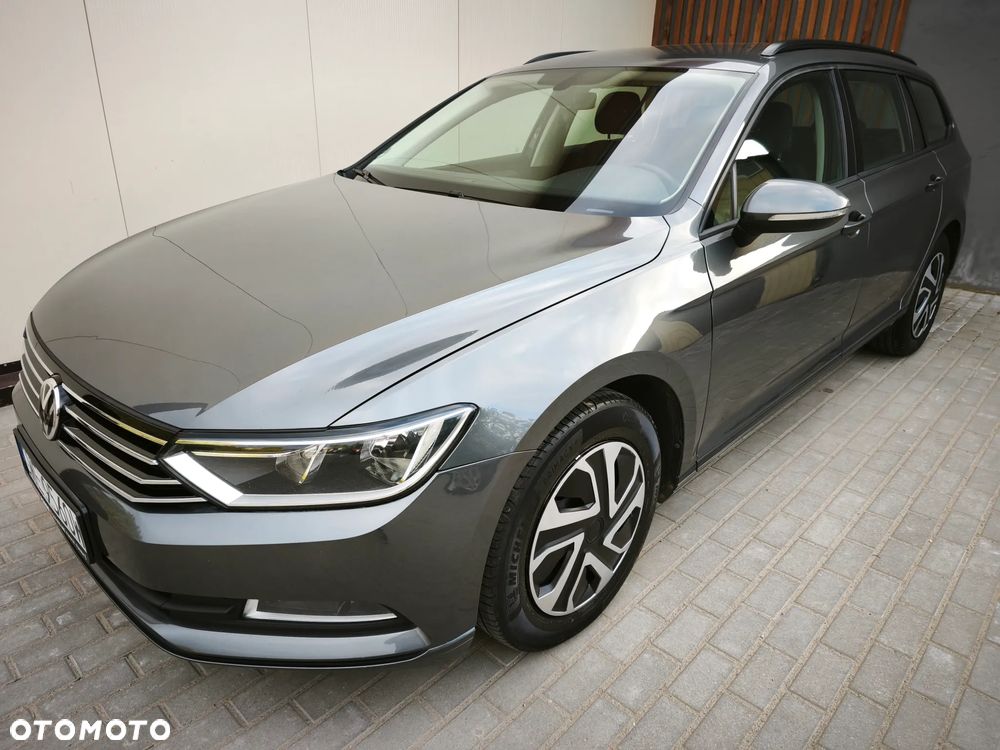 Volkswagen Passat - 1