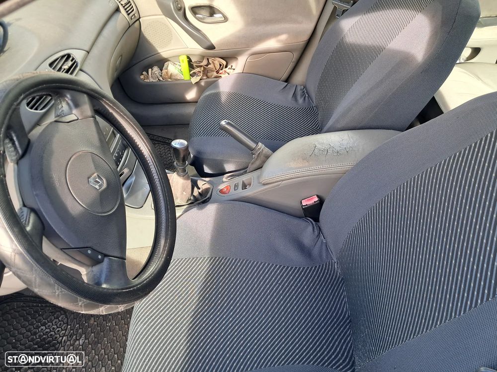 Renault Laguna 1.9 dCi Privilège - 11