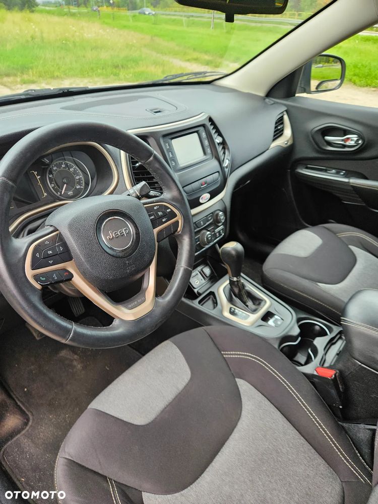 Jeep Cherokee - 13