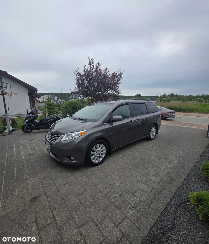 Toyota Sienna 3.5 XLE AWD - 8