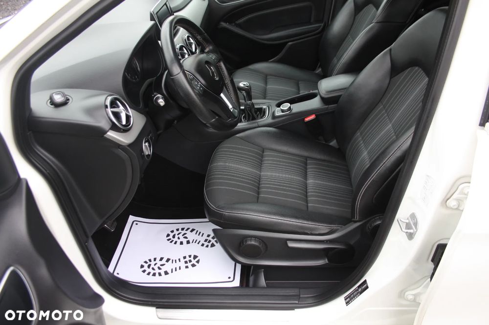 Mercedes-Benz Klasa B 180 Edition - 9