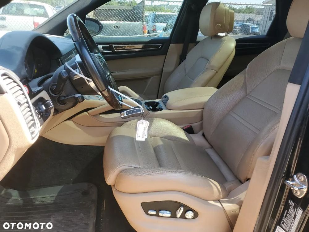 Porsche Cayenne - 7