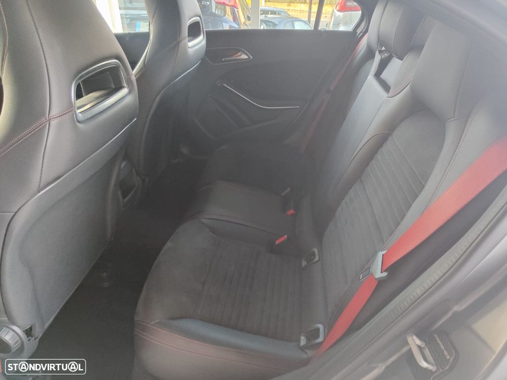 Mercedes-Benz A 45 AMG 4Matic Speedshift 7G-DCT - 12