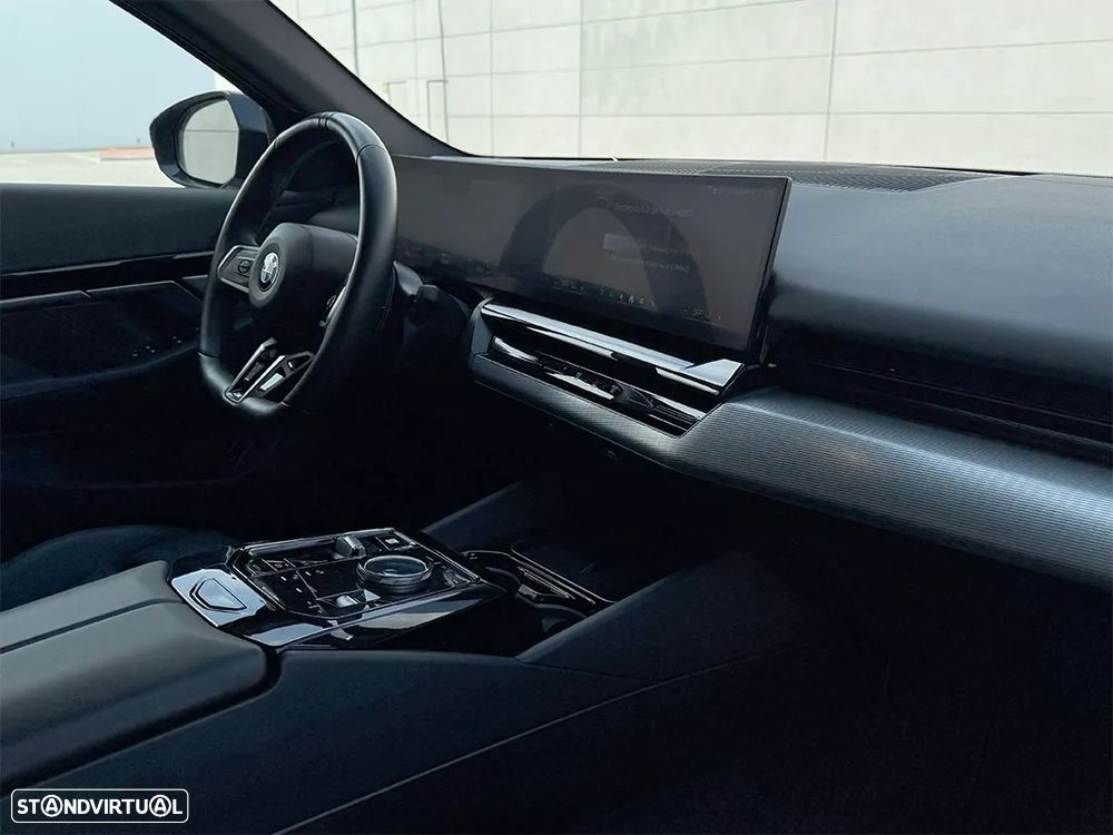 BMW 520 d Pack Desportivo M - 8