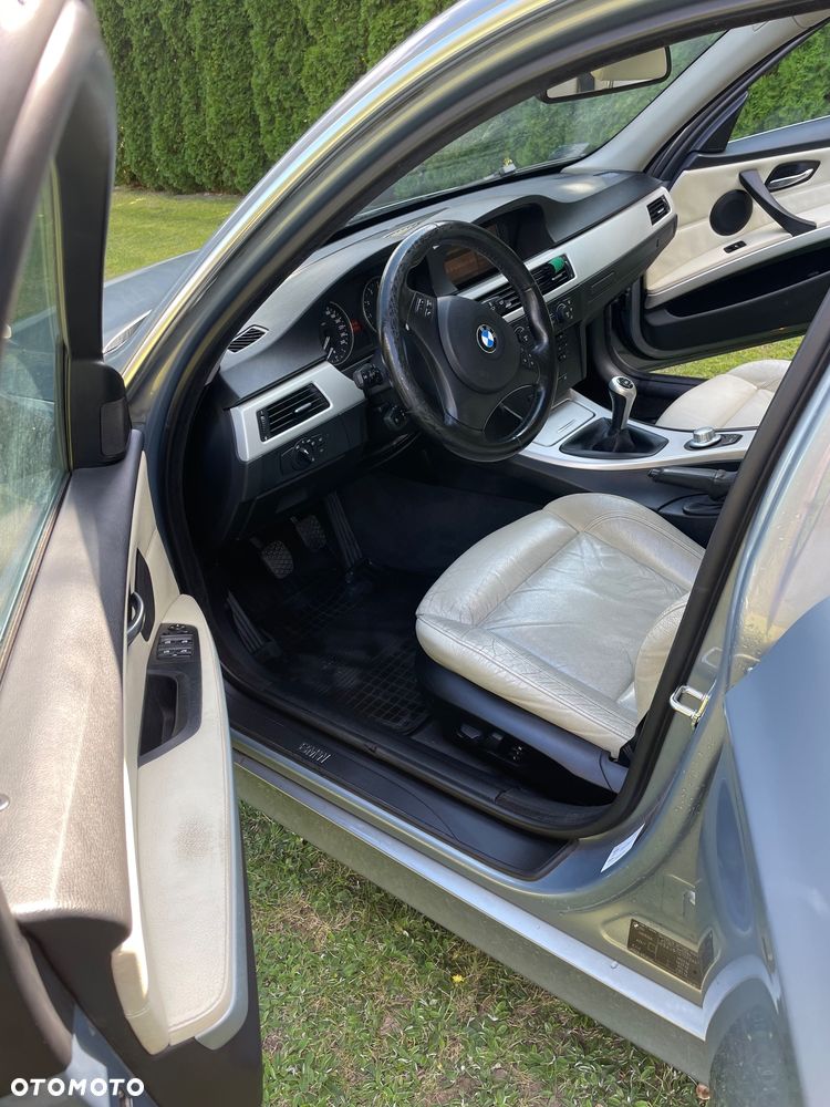 BMW Seria 3 325i - 18