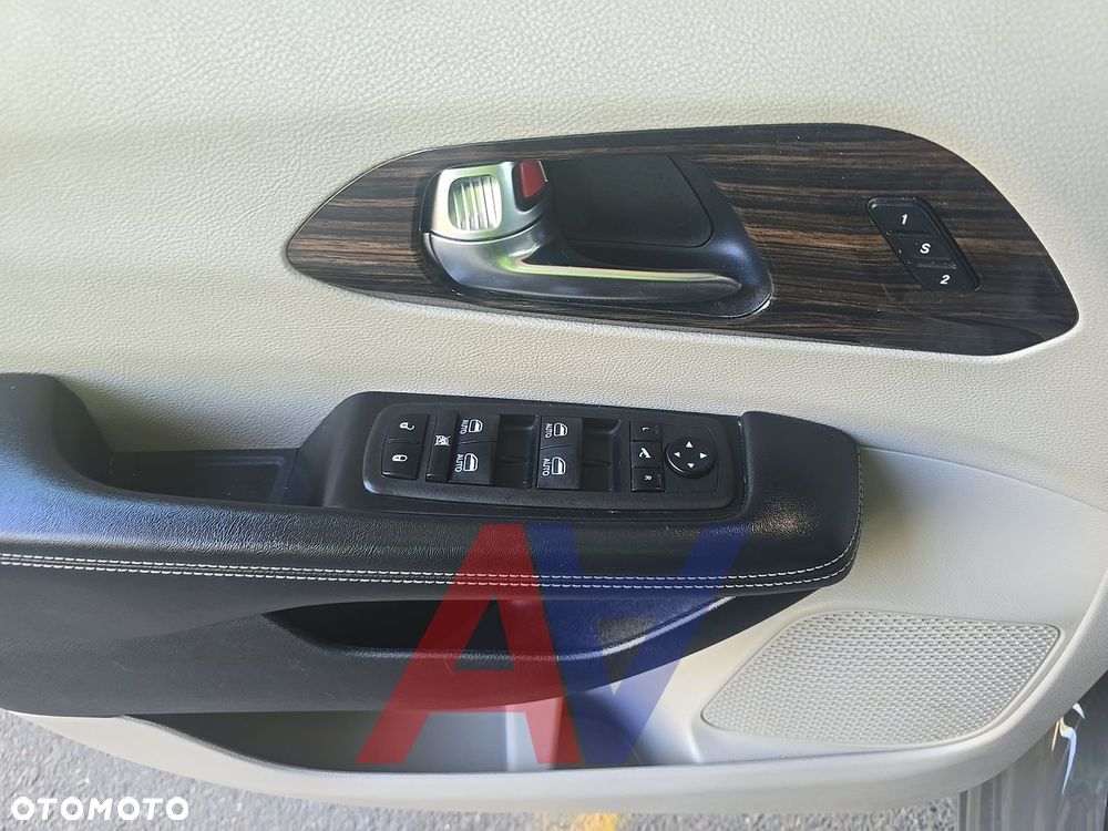 Chrysler Pacifica - 17