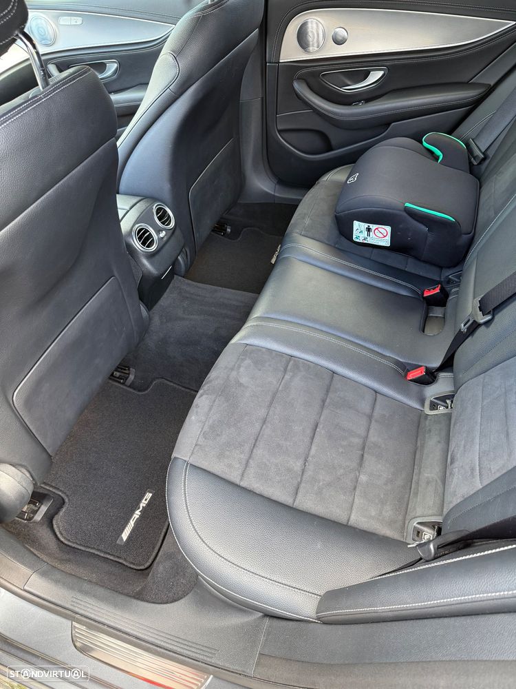 Mercedes-Benz E 220 d AMG - 24