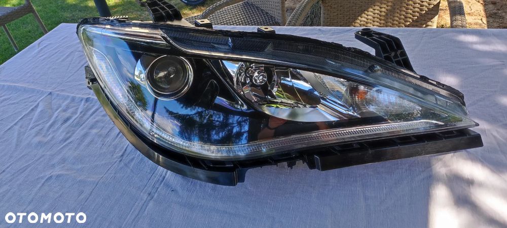 Lampa prawy przód Chrysler Pacifica Hybrid 2017 Lekko Uszkodzona - 1
