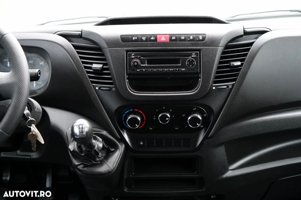 Iveco DAILY 35-140 / BASCULATOR / CU TRACȚIE MÂNĂ / DOUĂ TRACȚII / MANUAL / 6 LOCURI / - 28