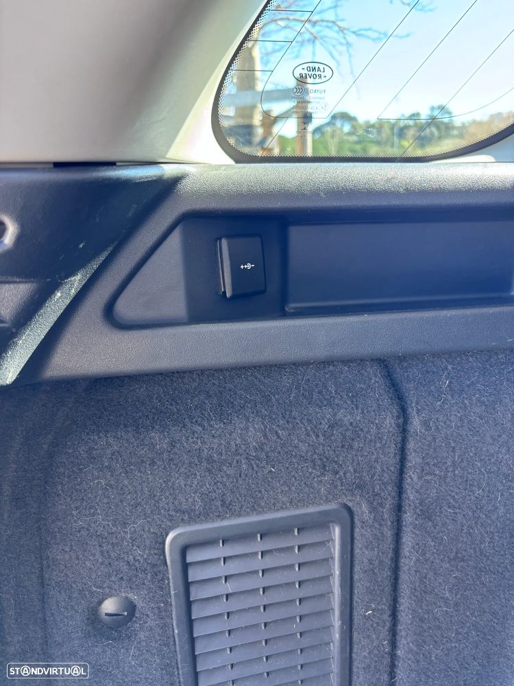 Land Rover Discovery Sport P300e SE - 17