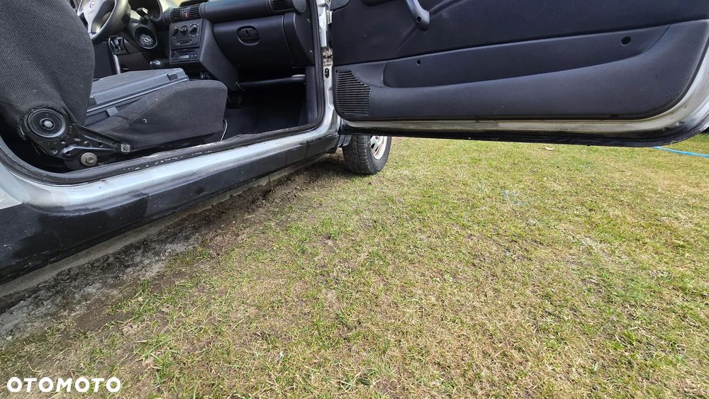 Opel Corsa 1.2 City 16v - 9