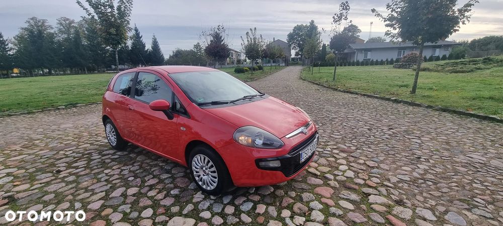 Fiat Punto 2011 photo 2