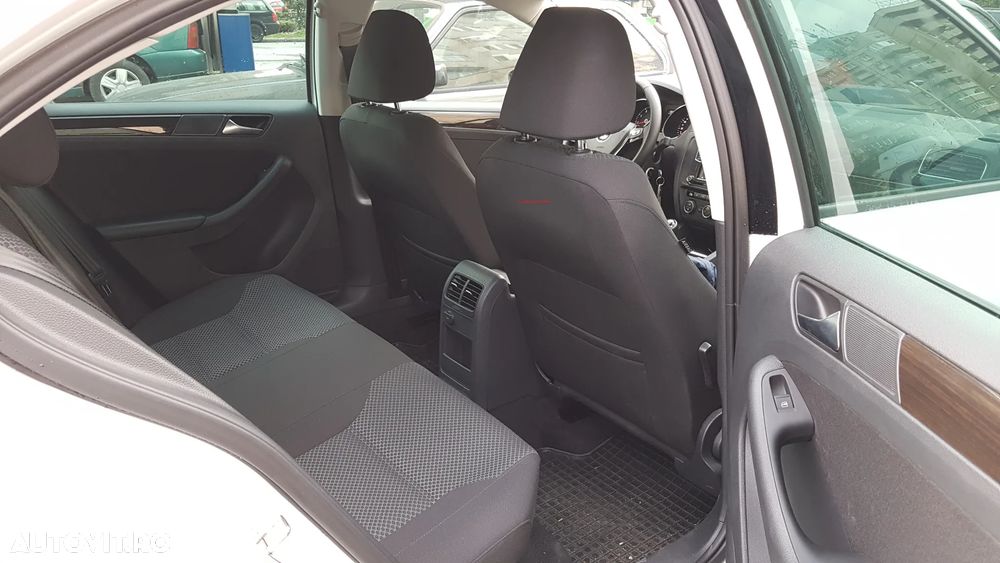 Volkswagen Jetta 1.2 TSI Comfortline - 4