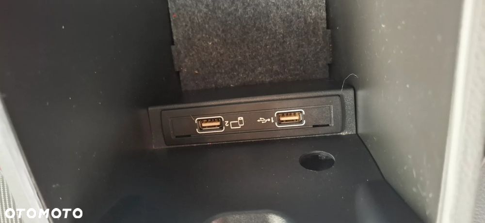 Mercedes-Benz Klasa B 200 7G-DCT Style - 38