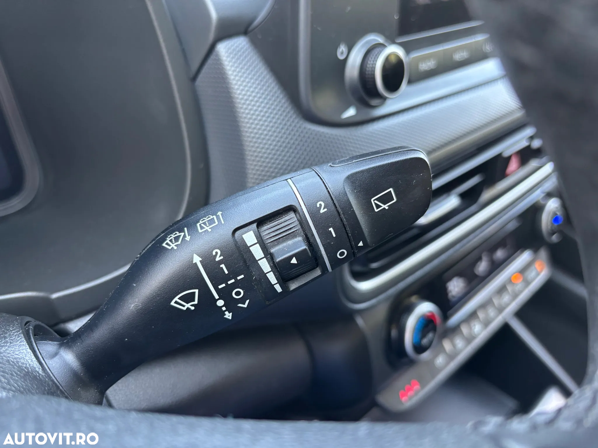 Hyundai KONA - 17