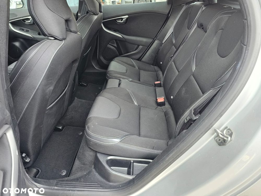 Volvo V40 D2 Momentum - 10