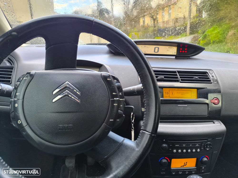 Citroën C4 1.6 HDi FAP VTR - 6