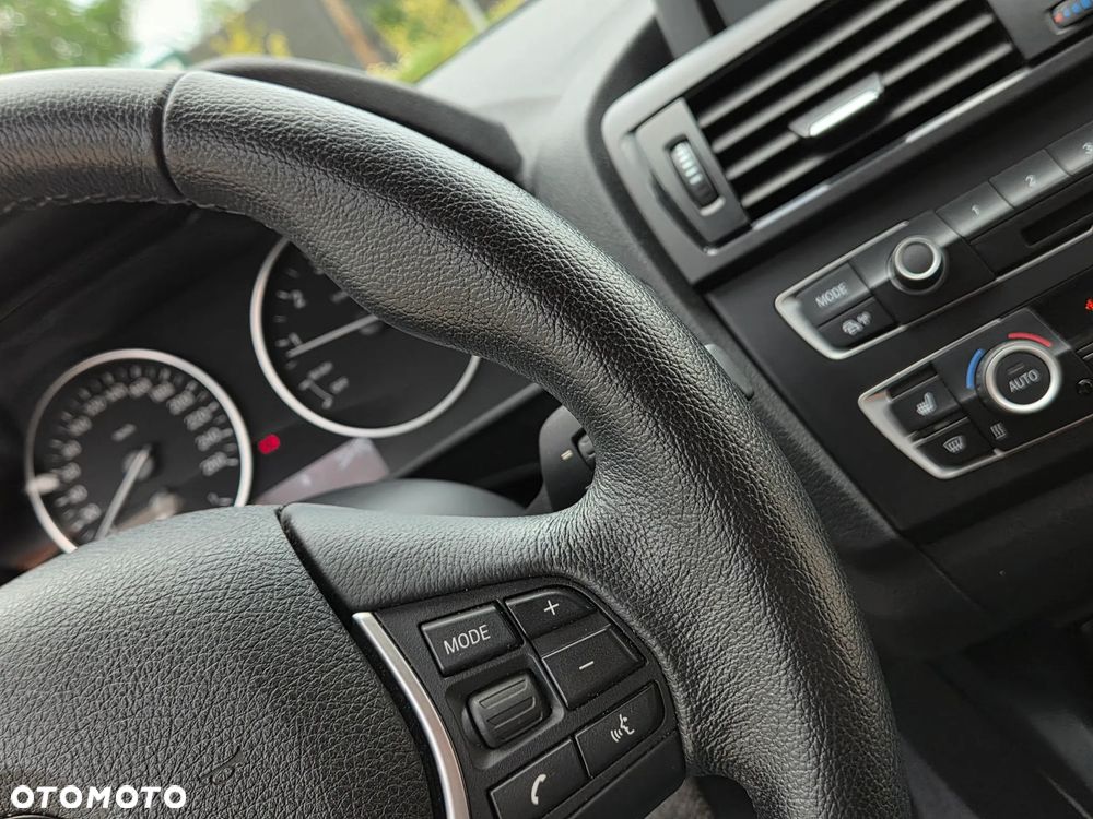 BMW Seria 2 220i Advantage - 31